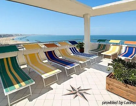 Acropolis Hotell 3*
